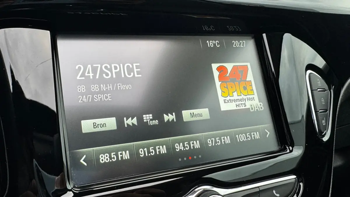 Rocks 1.0 TURBO 90PK BLITZ / NAVI / LEDER / CLIMA LED / PDC / 17" LMV / APPLE CARPLAY / ANDROID AUTO / BLUETOOTH / CRUISECONTROL !!
