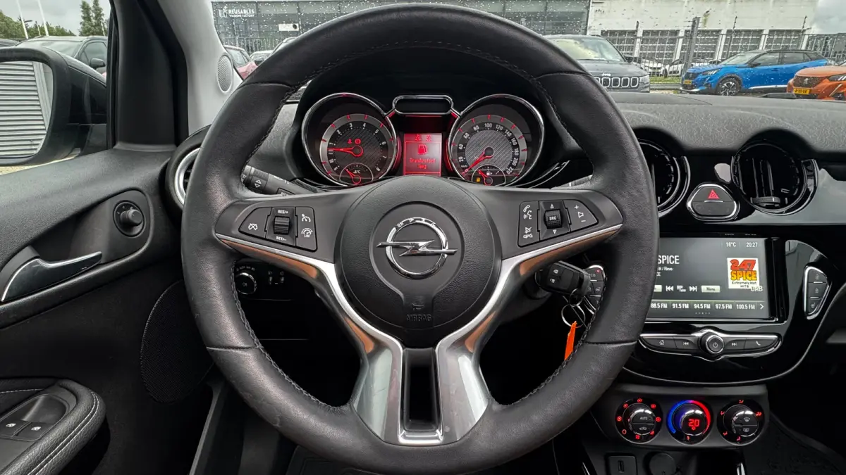 Rocks 1.0 TURBO 90PK BLITZ / NAVI / LEDER / CLIMA LED / PDC / 17" LMV / APPLE CARPLAY / ANDROID AUTO / BLUETOOTH / CRUISECONTROL !!