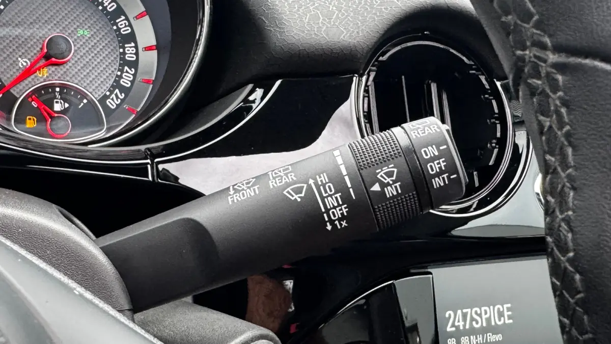 Rocks 1.0 TURBO 90PK BLITZ / NAVI / LEDER / CLIMA LED / PDC / 17" LMV / APPLE CARPLAY / ANDROID AUTO / BLUETOOTH / CRUISECONTROL !!
