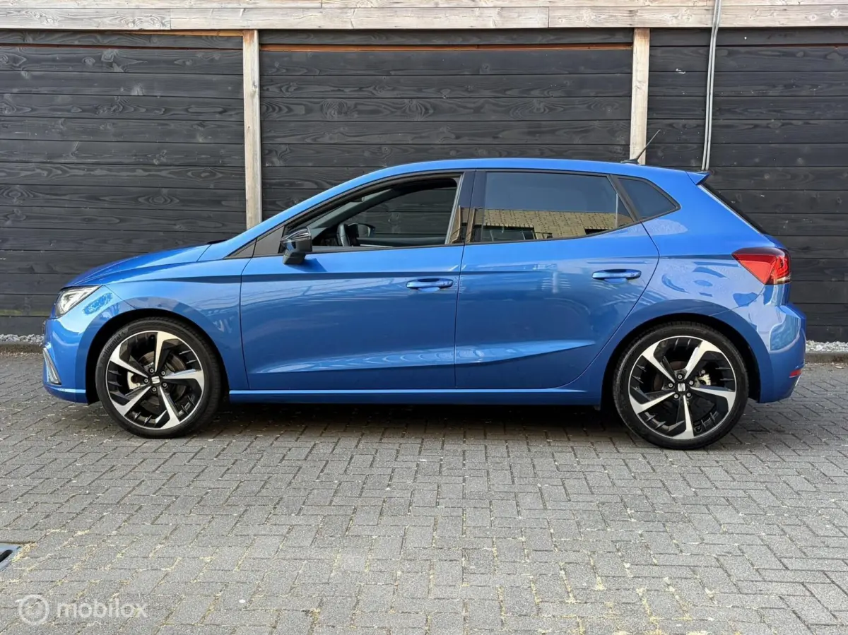 1.0 EcoTSI FR Business Camera / 18" / Beats / LED / 15.875 KM!!