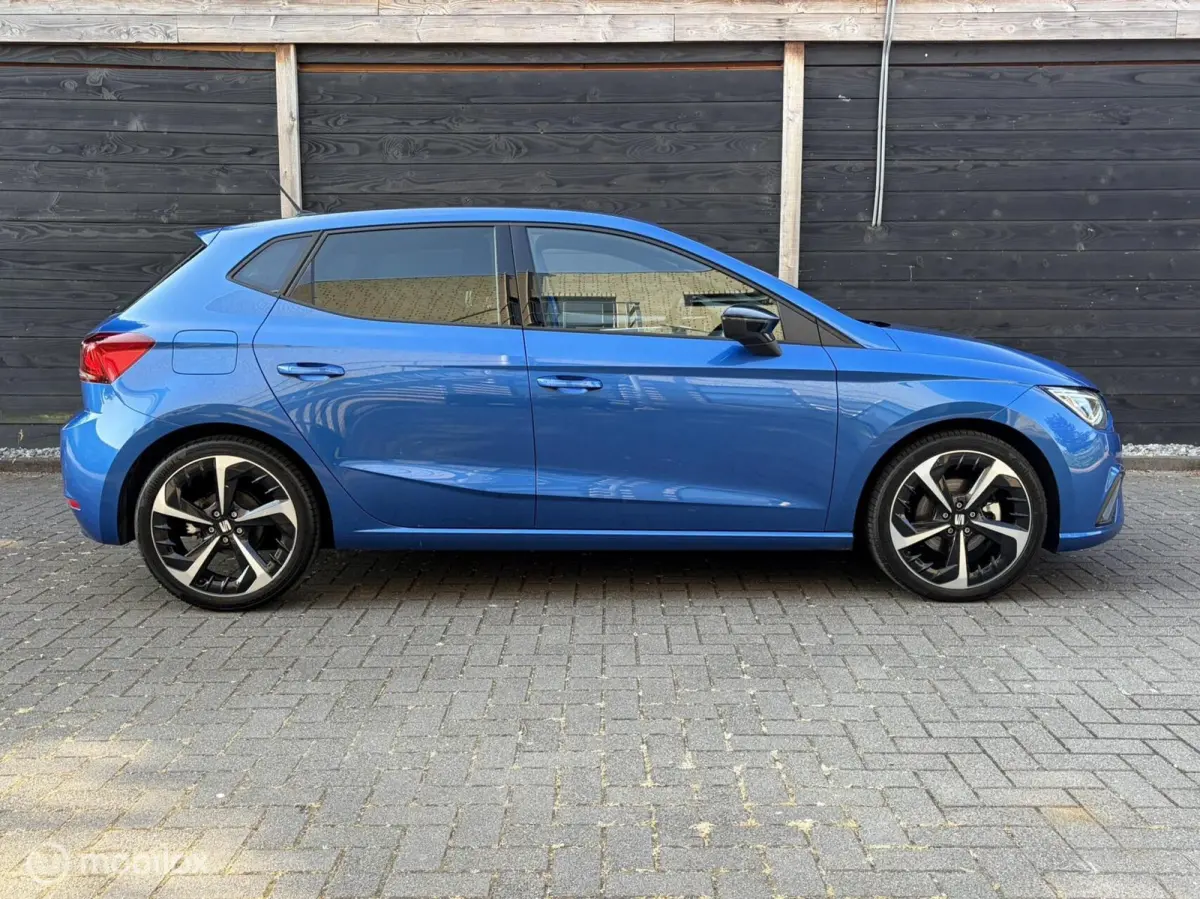 1.0 EcoTSI FR Business Camera / 18" / Beats / LED / 15.875 KM!!