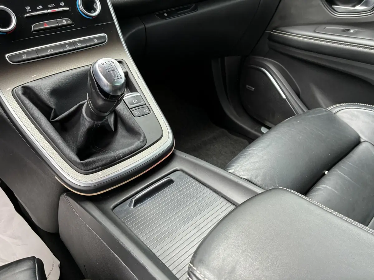 1.2 TCe Intens 7 Persoons CarPlay 2018 vol opties leer massage nw distributieriem eerste eigenaar