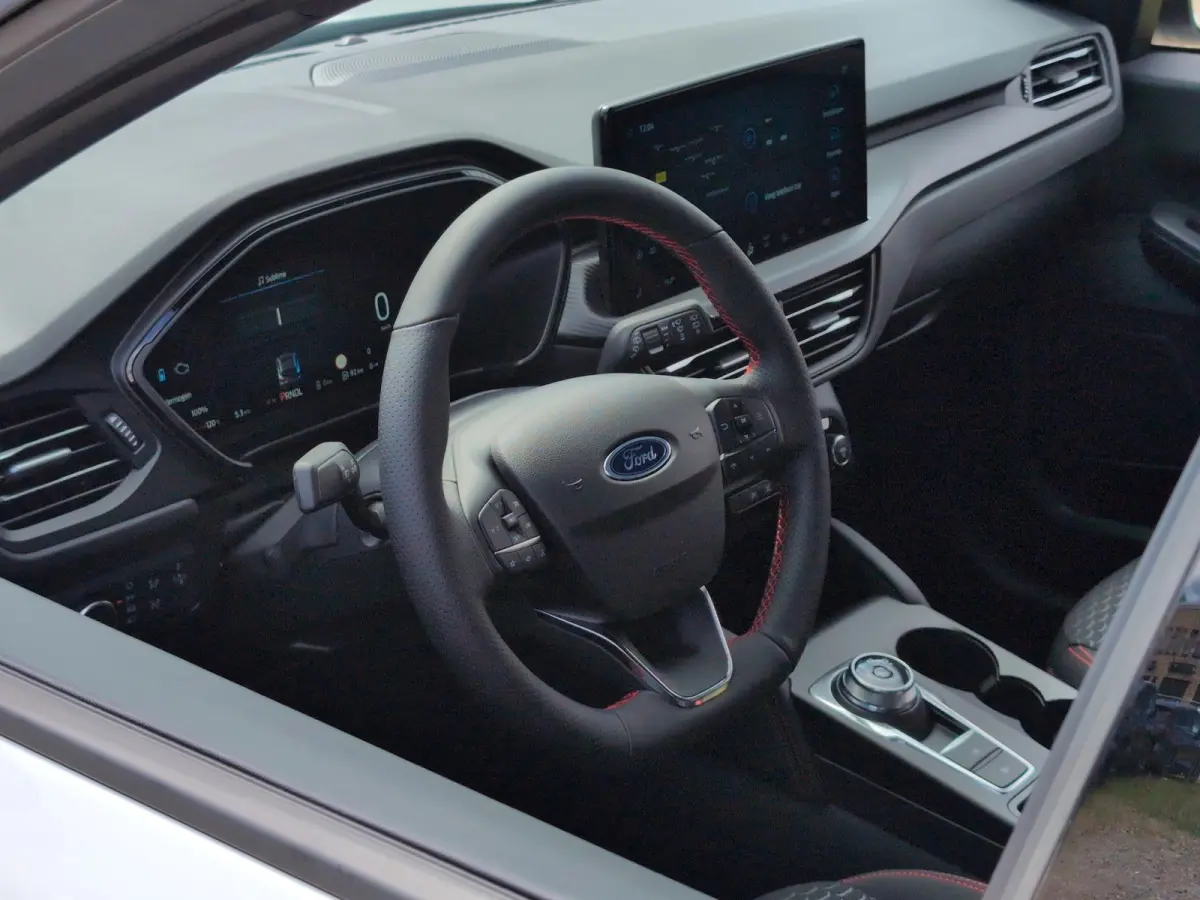 Plug-In Hybrid ST-Line | TREKHAAK | WINTER PAKKET | ADAPTIEVE CRUISE CONTROL | DRAADLOZE CARPLAY | Achteruitrijcamera | Adaptive cruisecontrol (Adaptive Cruise Control) | Stoelverwarming ach