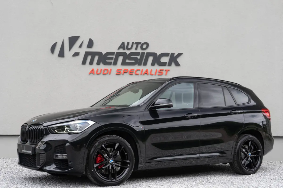 xDrive25e High Executive Edition / M-Sport/ Virtual Cockpit/ Afneembare Trekhaak/ 93kW (126PK)