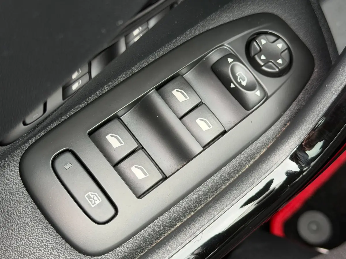 1.2 PureTech GT-line|Distributie VV|Pano|Camera|Navi|Climate|HalfLeder|Cruise|PDC|LMV|Apk tot 01-07-2027|
