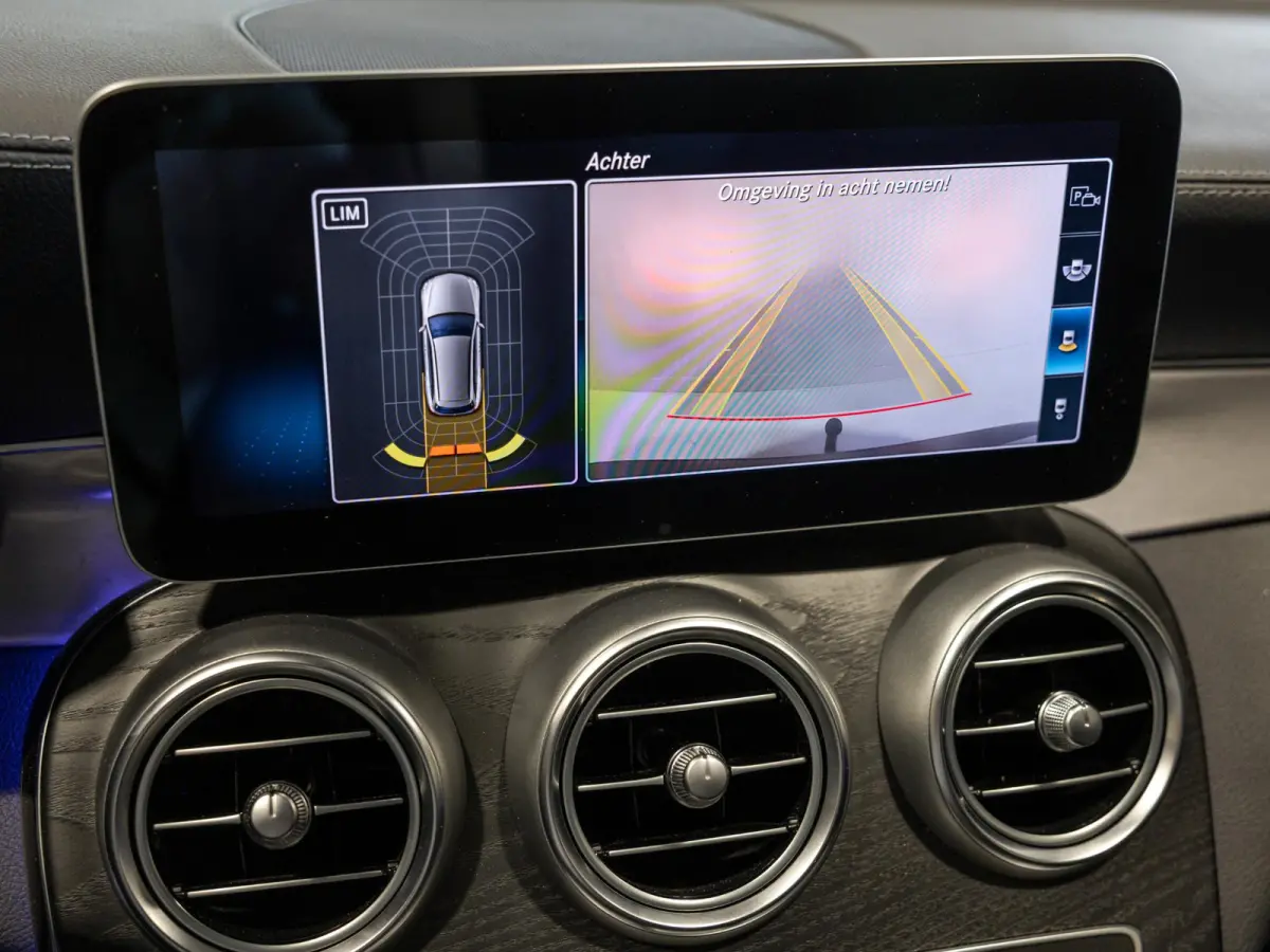 300 e Business Solution AMG / 320pk / Panorama dak / Trekhaak / Multibeam /