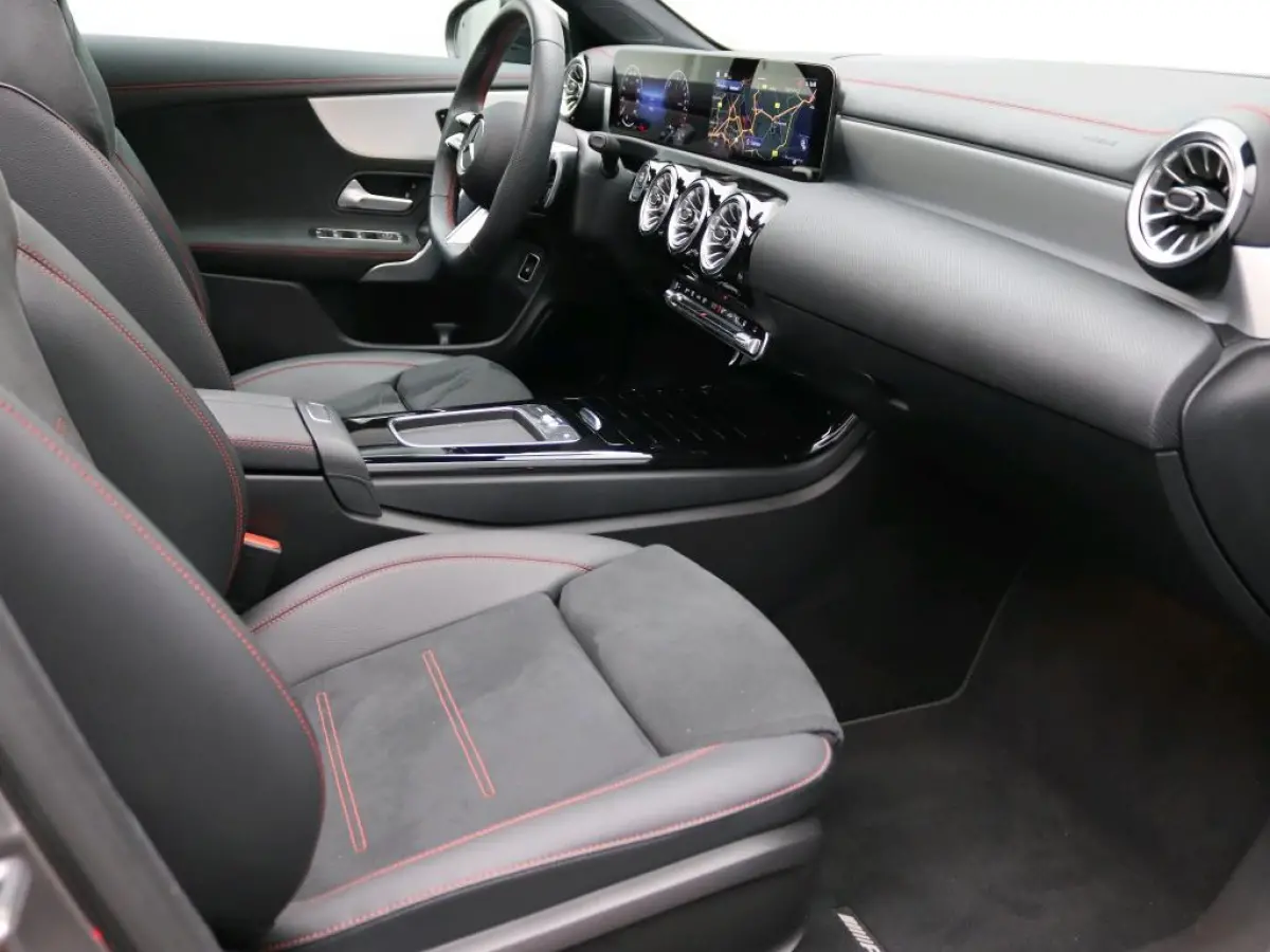 250 e Business Solution AMG / Panaroma-dak / Memory-Stoelen / Night-Pakket / Headup-Display /