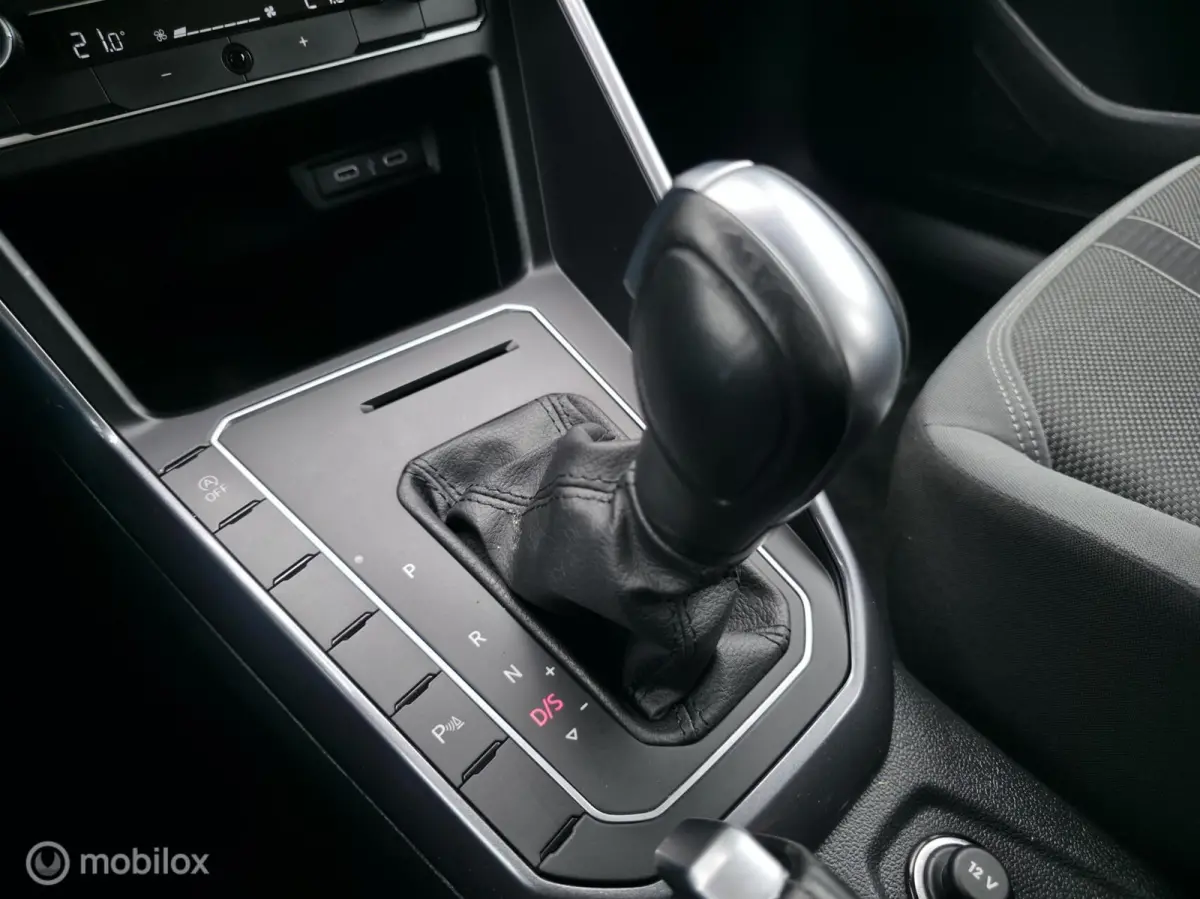 1.0 TSI R-Line / Navi / Camera / Carplay