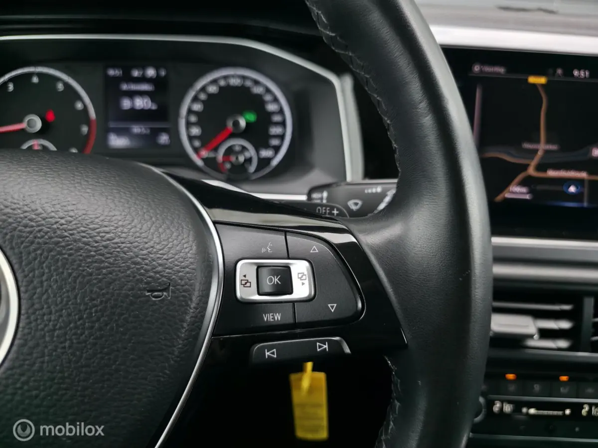 1.0 TSI R-Line / Navi / Camera / Carplay