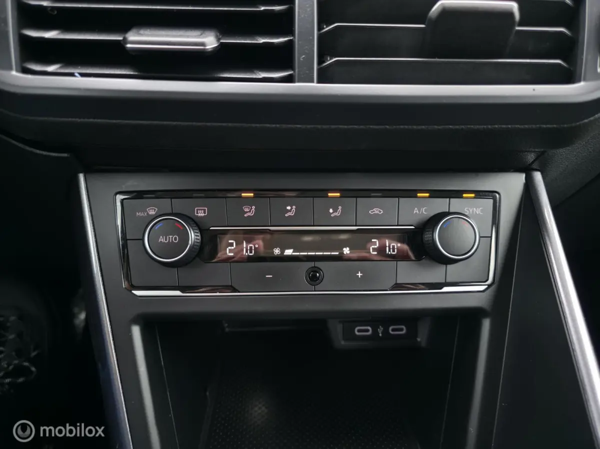 1.0 TSI R-Line / Navi / Camera / Carplay