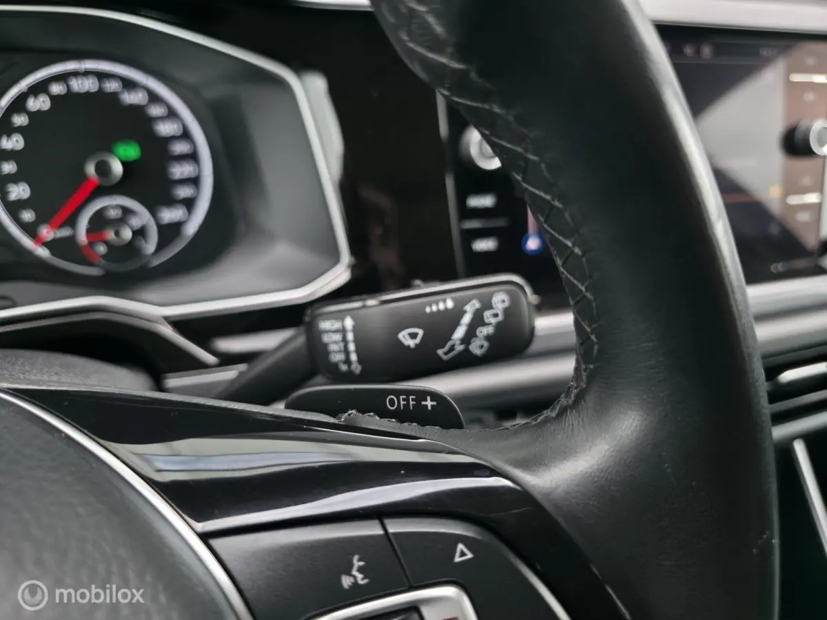 1.0 TSI R-Line / Navi / Camera / Carplay