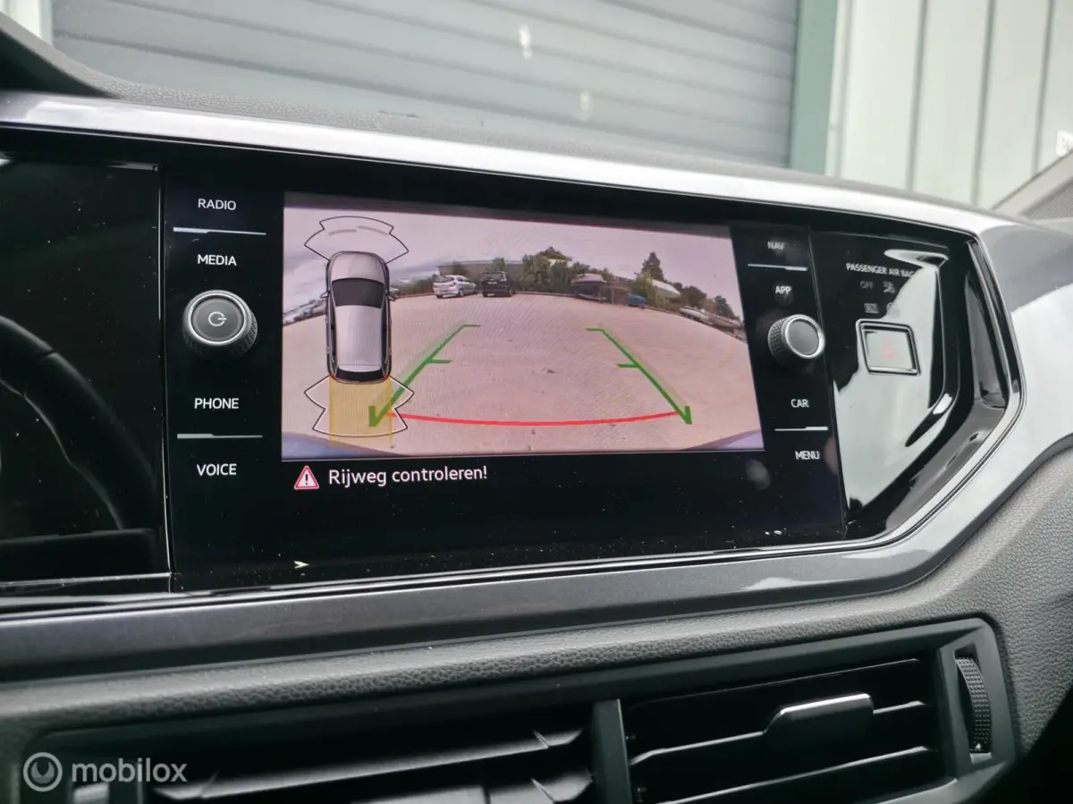 1.0 TSI R-Line / Navi / Camera / Carplay