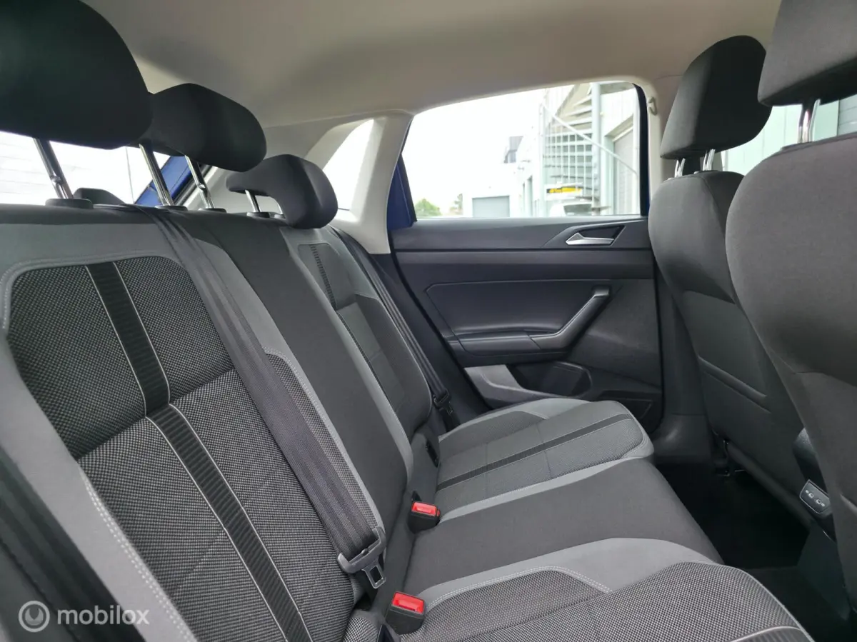 1.0 TSI R-Line / Navi / Camera / Carplay