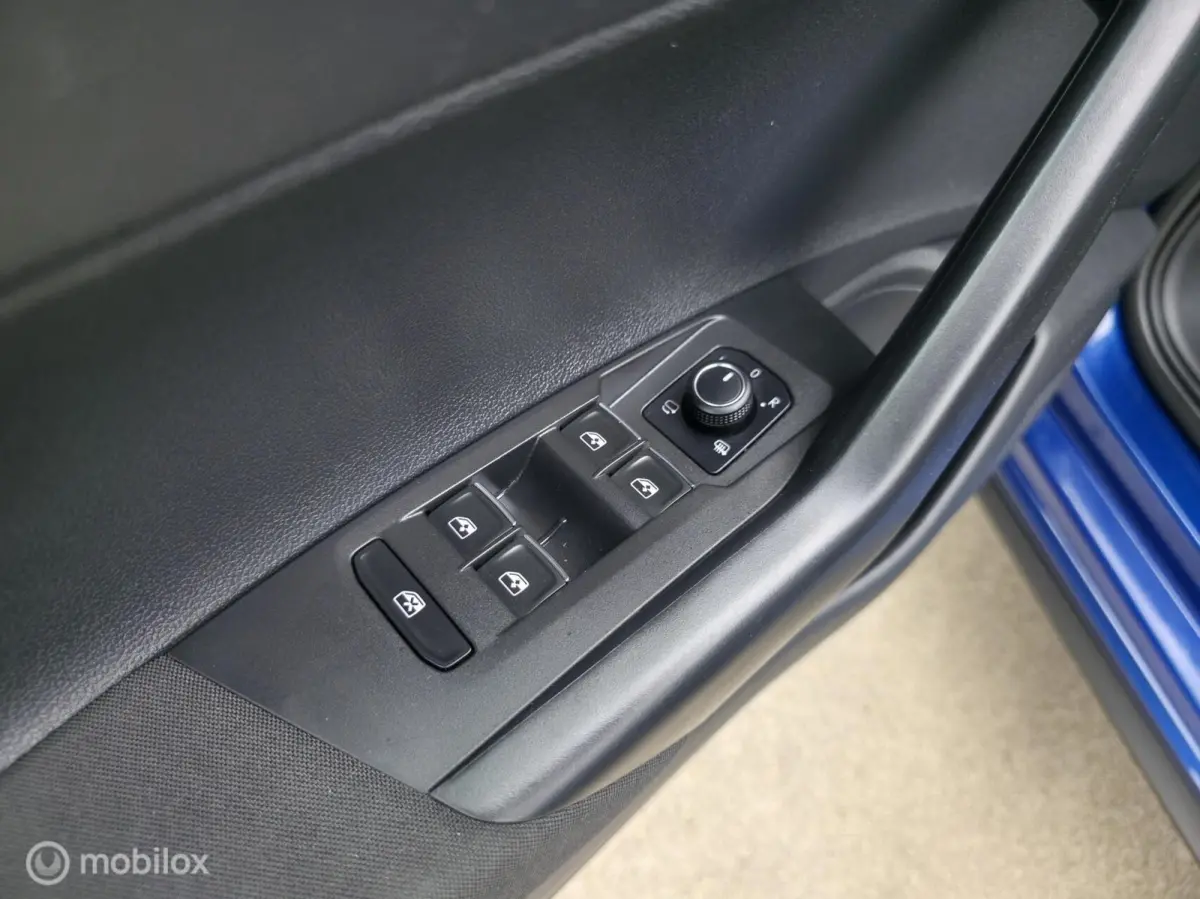 1.0 TSI R-Line / Navi / Camera / Carplay