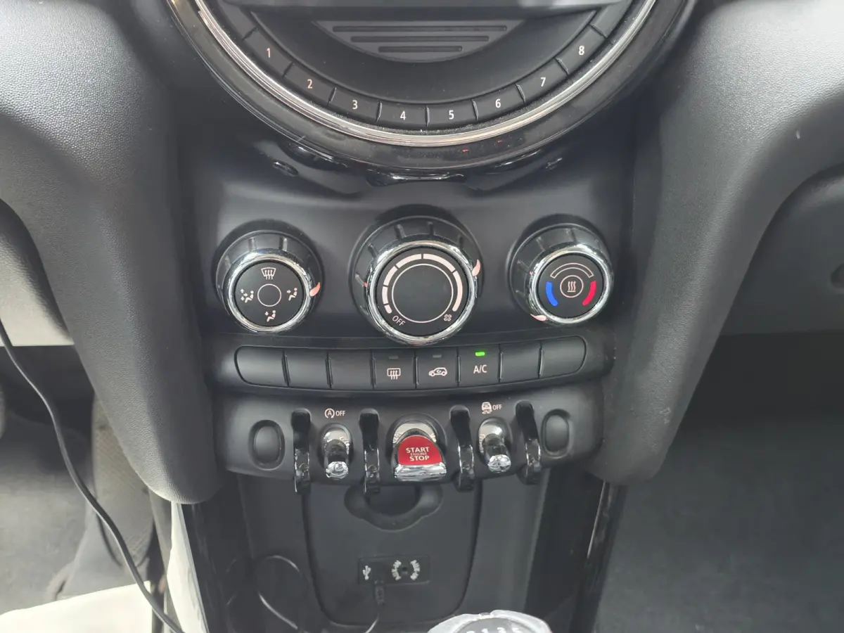 1.5 Cooper Chili / CARPLAY / AIRCO