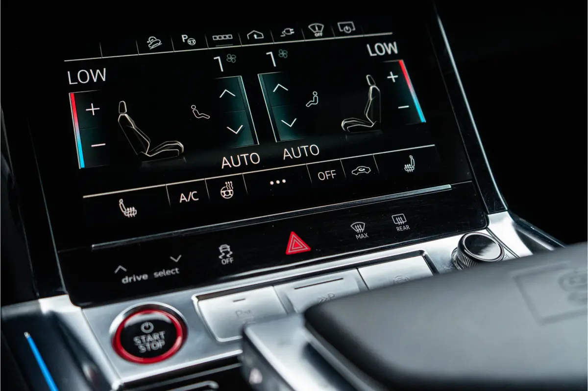 SQ8 Quattro / 23 Inch Velgen/ 360 Top View/ B&O/ Rode Stiksels/ Panoramadak/ 371kW