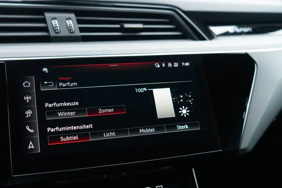 SQ8 Quattro / 23 Inch Velgen/ 360 Top View/ B&O/ Rode Stiksels/ Panoramadak/ 371kW