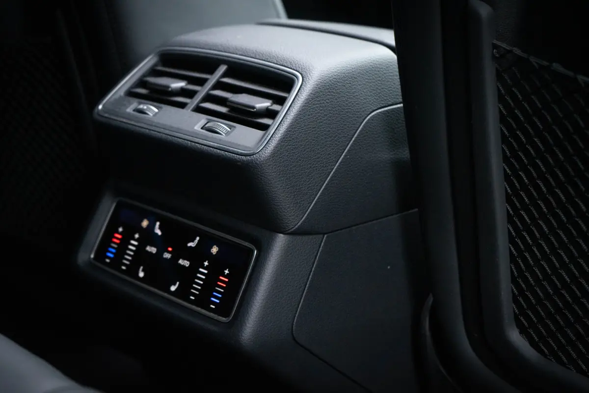 SQ8 Quattro / 23 Inch Velgen/ 360 Top View/ B&O/ Rode Stiksels/ Panoramadak/ 371kW