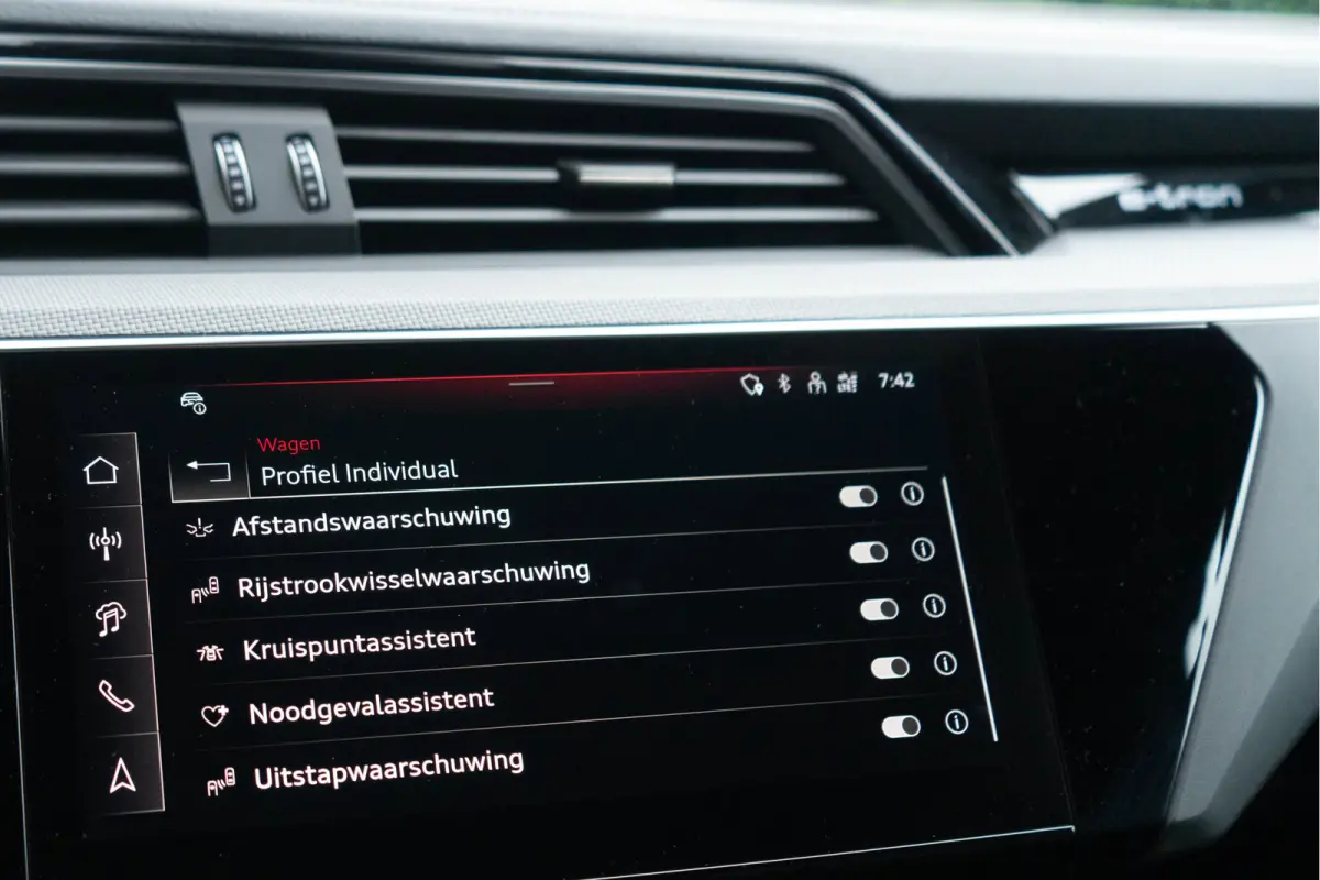 SQ8 Quattro / 23 Inch Velgen/ 360 Top View/ B&O/ Rode Stiksels/ Panoramadak/ 371kW