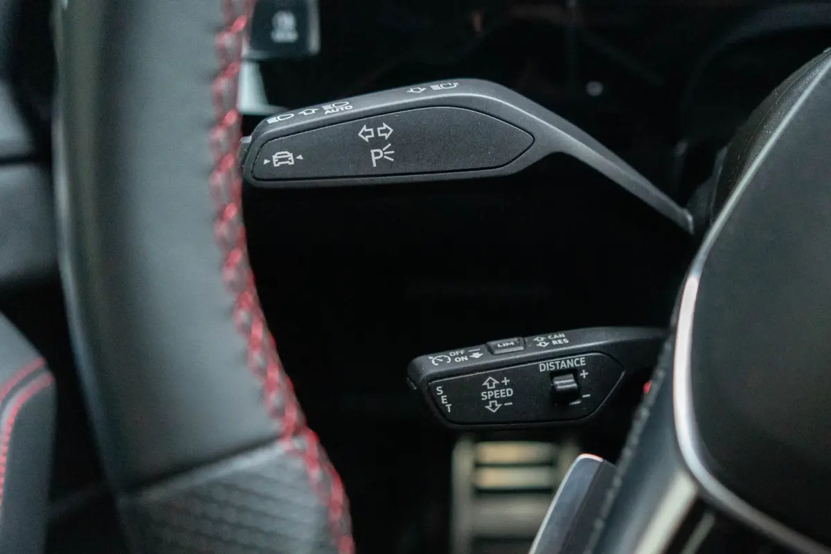 SQ8 Quattro / 23 Inch Velgen/ 360 Top View/ B&O/ Rode Stiksels/ Panoramadak/ 371kW