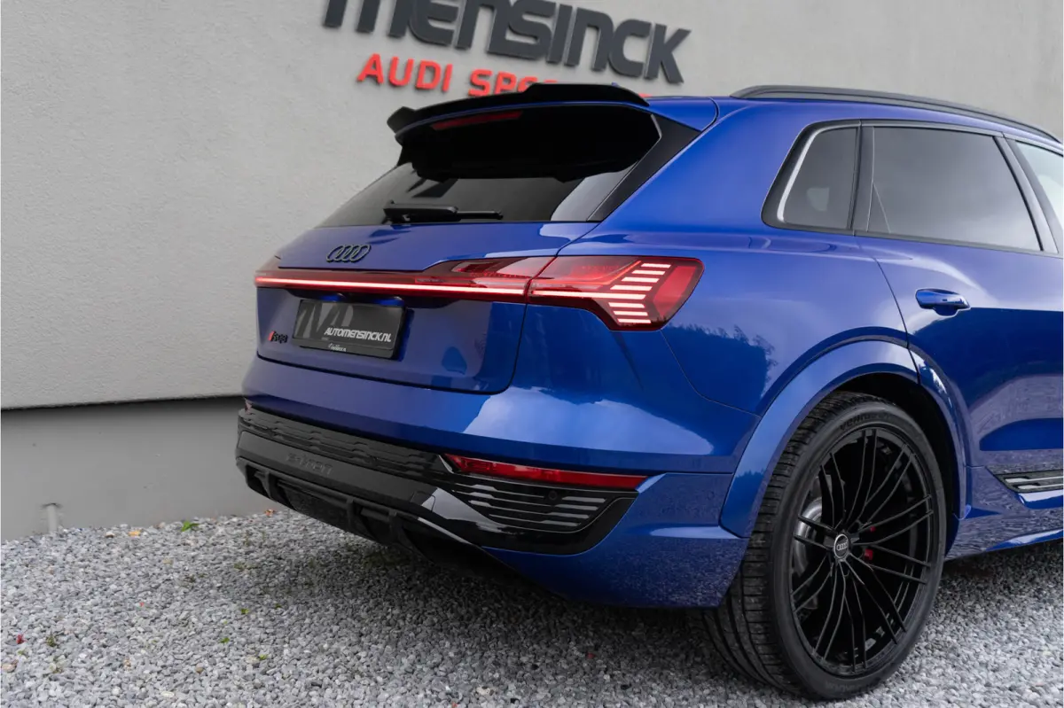 SQ8 Quattro / 23 Inch Velgen/ 360 Top View/ B&O/ Rode Stiksels/ Panoramadak/ 371kW