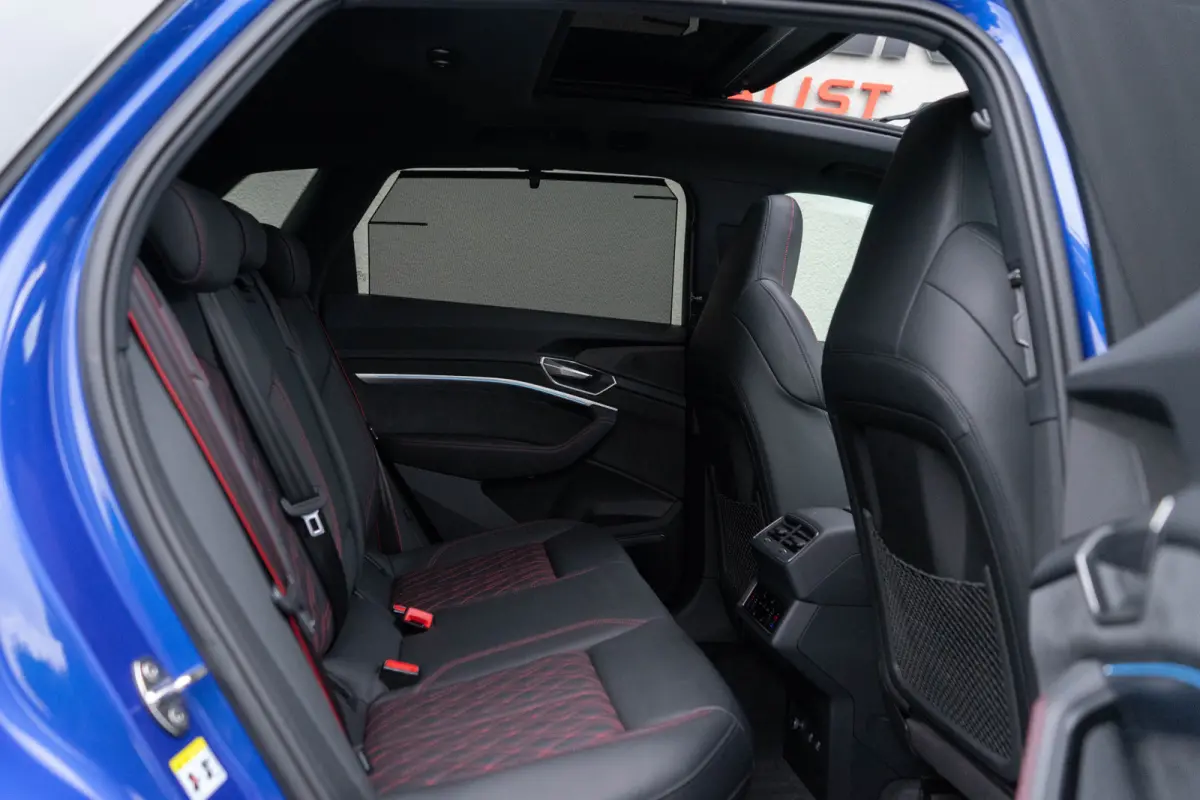 SQ8 Quattro / 23 Inch Velgen/ 360 Top View/ B&O/ Rode Stiksels/ Panoramadak/ 371kW