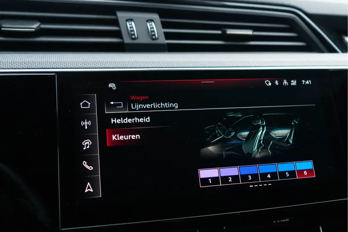 SQ8 Quattro / 23 Inch Velgen/ 360 Top View/ B&O/ Rode Stiksels/ Panoramadak/ 371kW