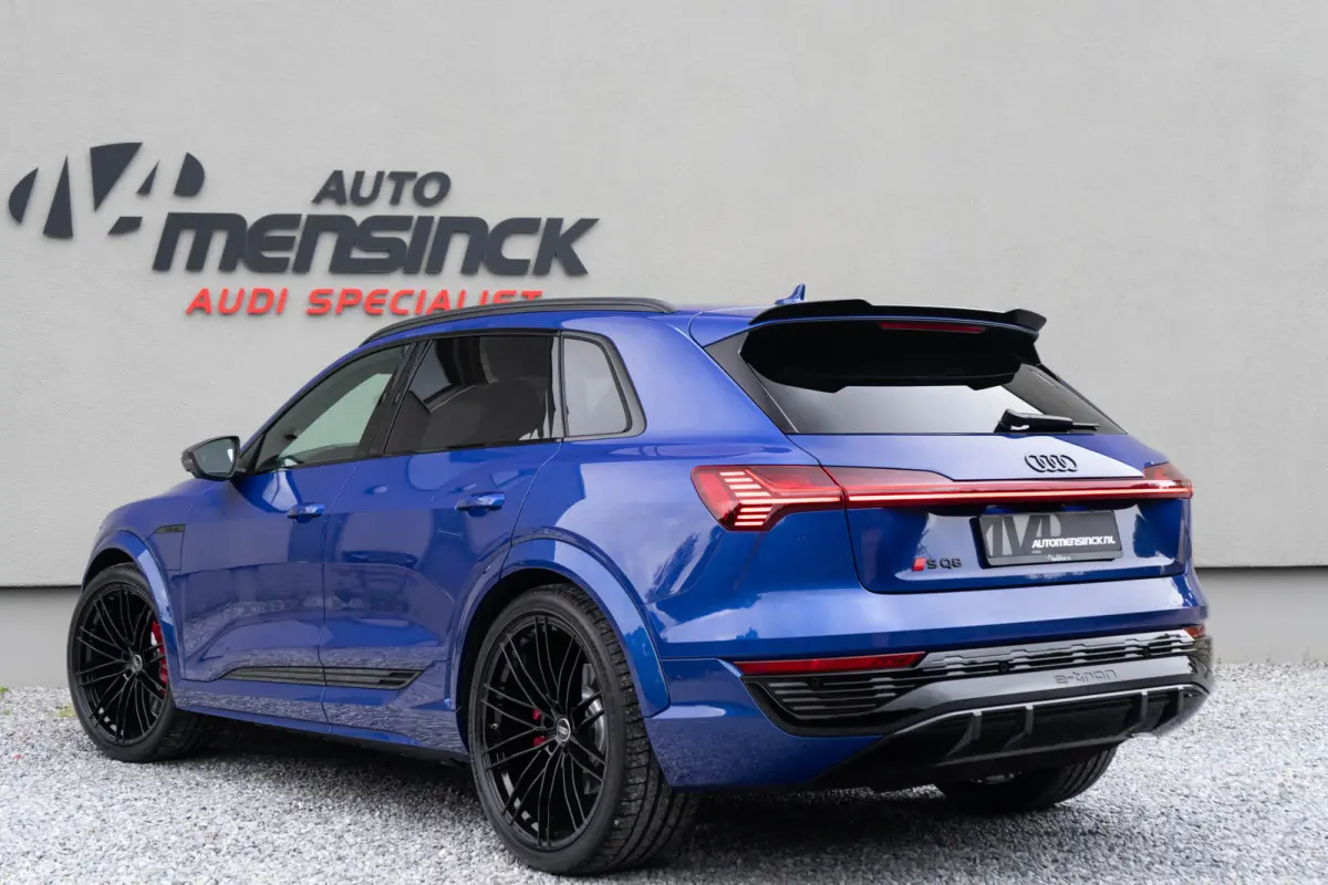 SQ8 Quattro / 23 Inch Velgen/ 360 Top View/ B&O/ Rode Stiksels/ Panoramadak/ 371kW