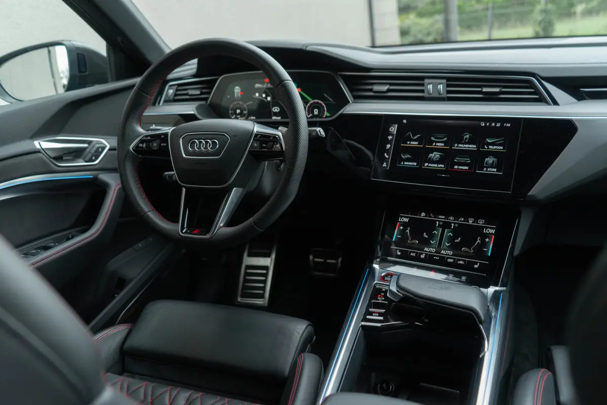 SQ8 Quattro / 23 Inch Velgen/ 360 Top View/ B&O/ Rode Stiksels/ Panoramadak/ 371kW