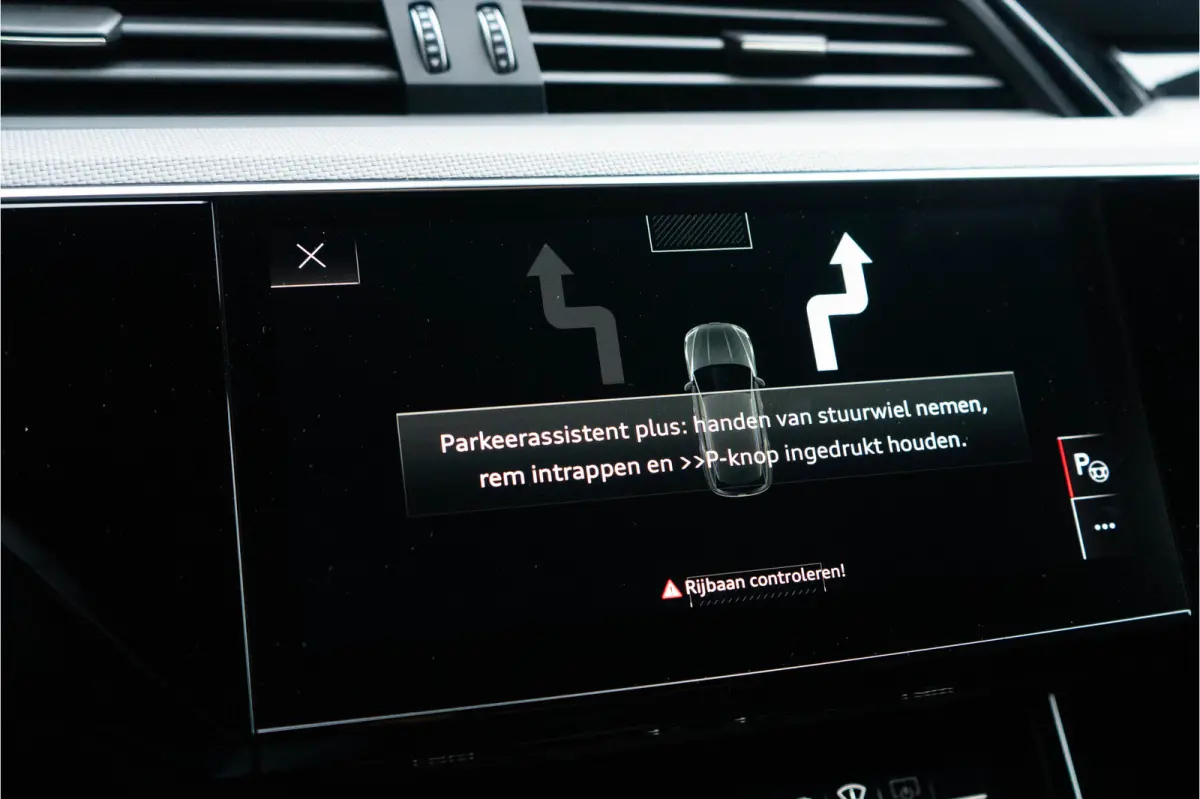 SQ8 Quattro / 23 Inch Velgen/ 360 Top View/ B&O/ Rode Stiksels/ Panoramadak/ 371kW
