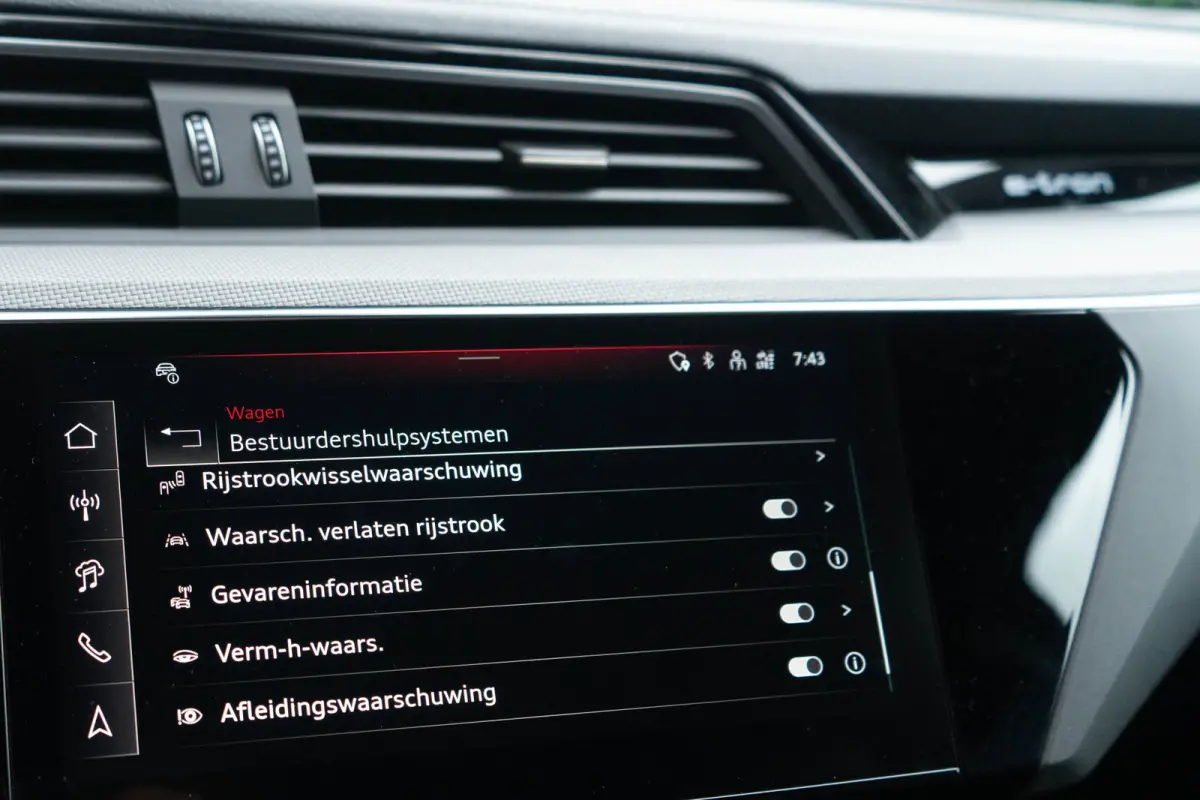 SQ8 Quattro / 23 Inch Velgen/ 360 Top View/ B&O/ Rode Stiksels/ Panoramadak/ 371kW