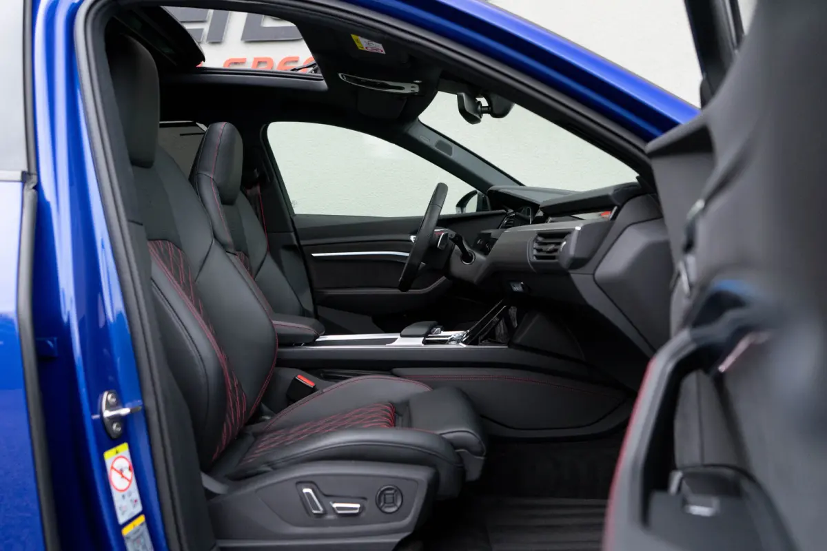 SQ8 Quattro / 23 Inch Velgen/ 360 Top View/ B&O/ Rode Stiksels/ Panoramadak/ 371kW