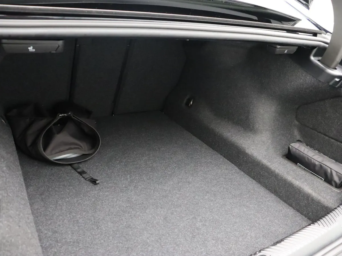 550e xDrive M Sportpakket Pro | Innovation Pack | Travel Pack | Comfort Pack | Trekhaak | Panoramadak | Comfortstoelen | Driving Assistant Professional | Bowers & Wilkins | 21''