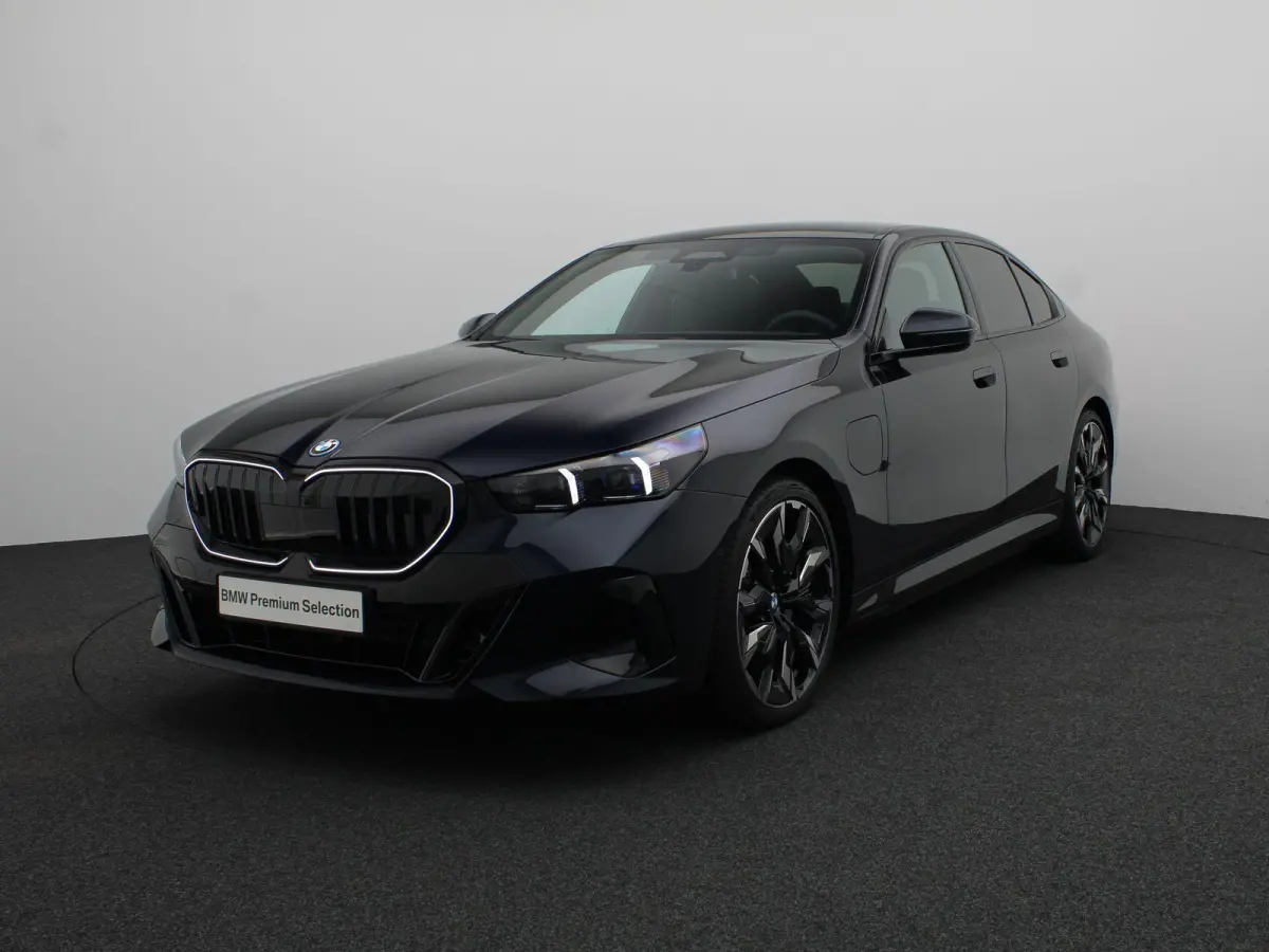 550e xDrive M Sportpakket Pro | Innovation Pack | Travel Pack | Comfort Pack | Trekhaak | Panoramadak | Comfortstoelen | Driving Assistant Professional | Bowers & Wilkins | 21''