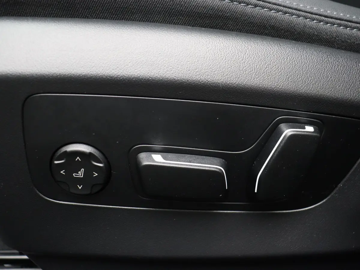 550e xDrive M Sportpakket Pro | Innovation Pack | Travel Pack | Comfort Pack | Trekhaak | Panoramadak | Comfortstoelen | Driving Assistant Professional | Bowers & Wilkins | 21''