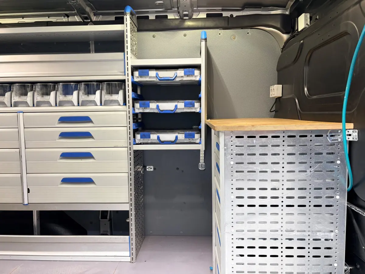 Servicewagen 350 2.0 TDCI 131PK euro6 L2H2 3Persoons Trend 3Persoons, Sortimo werkplaats inrichting, RIJKLAARPRIJS
