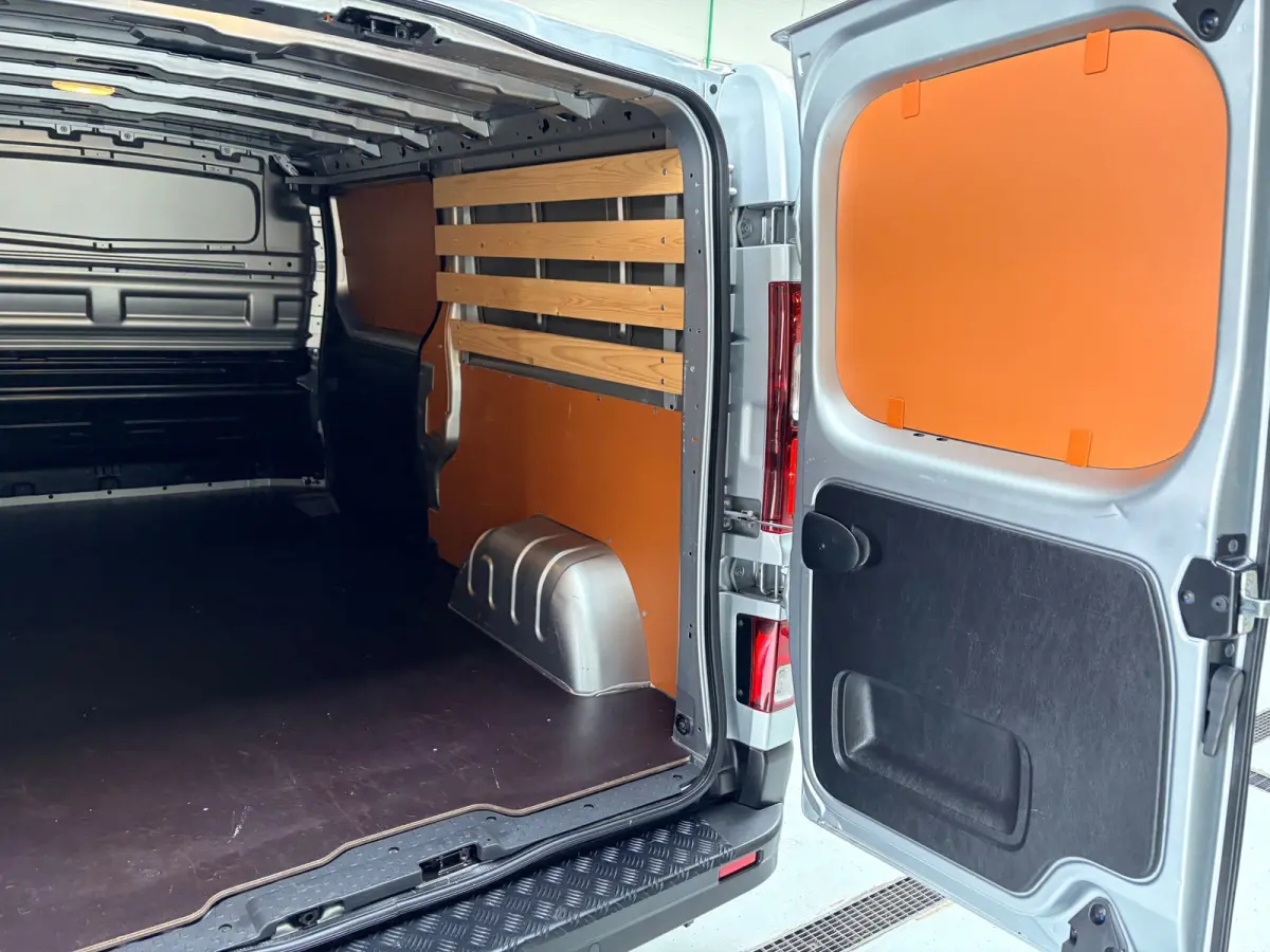 2.0 dCi 110pk euro6 T30 L2H1 Comfort 3Persoons, Airco, CruiseControl, Trekhaak, RIJKLAARPRIJS! NEDERLANDSE BUS!