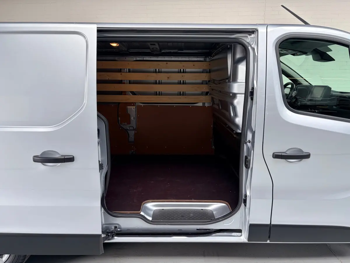 2.0 dCi 110pk euro6 T30 L2H1 Comfort 3Persoons, Airco, CruiseControl, Trekhaak, RIJKLAARPRIJS! NEDERLANDSE BUS!