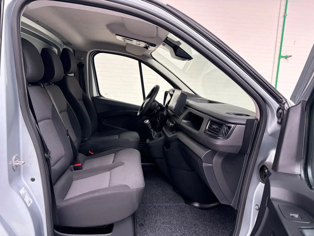 2.0 dCi 110pk euro6 T30 L2H1 Comfort 3Persoons, Airco, CruiseControl, Trekhaak, RIJKLAARPRIJS! NEDERLANDSE BUS!