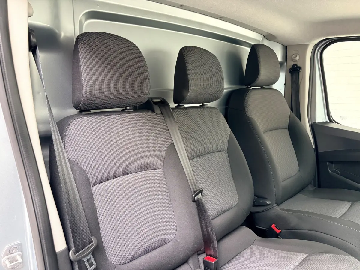 2.0 dCi 110pk euro6 T30 L2H1 Comfort 3Persoons, Airco, CruiseControl, Trekhaak, RIJKLAARPRIJS! NEDERLANDSE BUS!