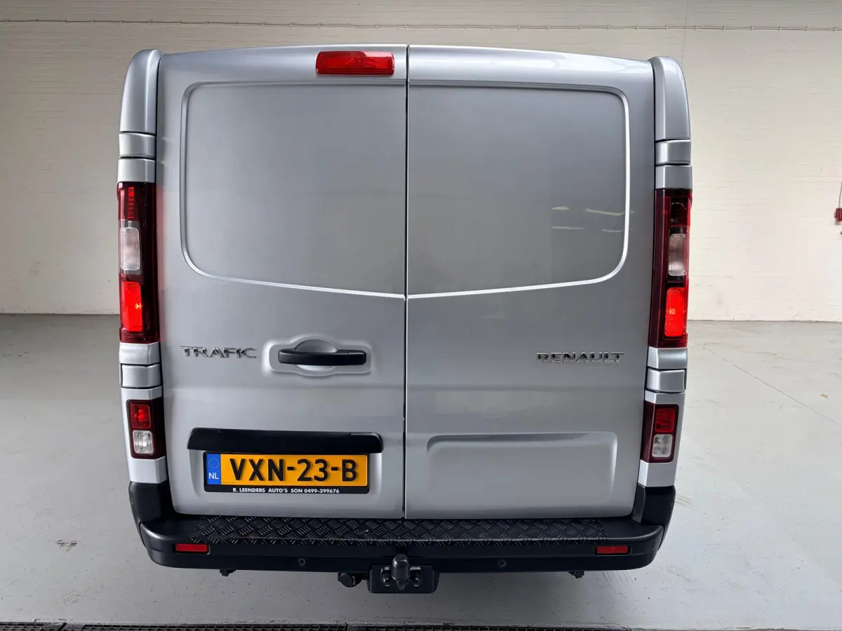 2.0 dCi 110pk euro6 T30 L2H1 Comfort 3Persoons, Airco, CruiseControl, Trekhaak, RIJKLAARPRIJS! NEDERLANDSE BUS!