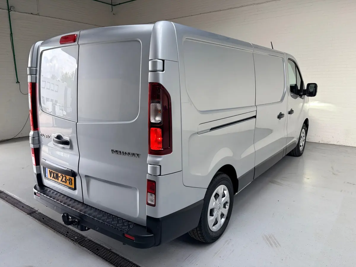 2.0 dCi 110pk euro6 T30 L2H1 Comfort 3Persoons, Airco, CruiseControl, Trekhaak, RIJKLAARPRIJS! NEDERLANDSE BUS!