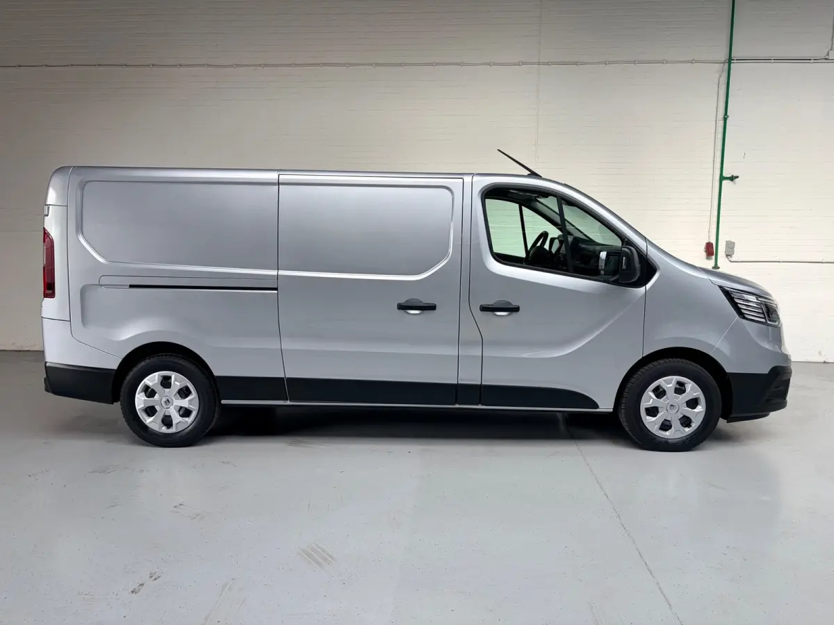 2.0 dCi 110pk euro6 T30 L2H1 Comfort 3Persoons, Airco, CruiseControl, Trekhaak, RIJKLAARPRIJS! NEDERLANDSE BUS!
