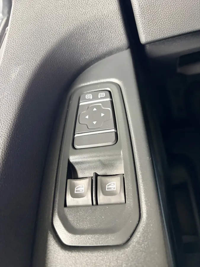 2.0 dCi 110pk euro6 T30 L2H1 Comfort 3Persoons, Airco, CruiseControl, Trekhaak, RIJKLAARPRIJS! NEDERLANDSE BUS!