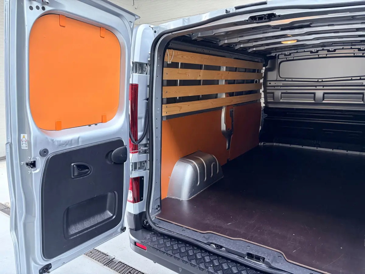 2.0 dCi 110pk euro6 T30 L2H1 Comfort 3Persoons, Airco, CruiseControl, Trekhaak, RIJKLAARPRIJS! NEDERLANDSE BUS!