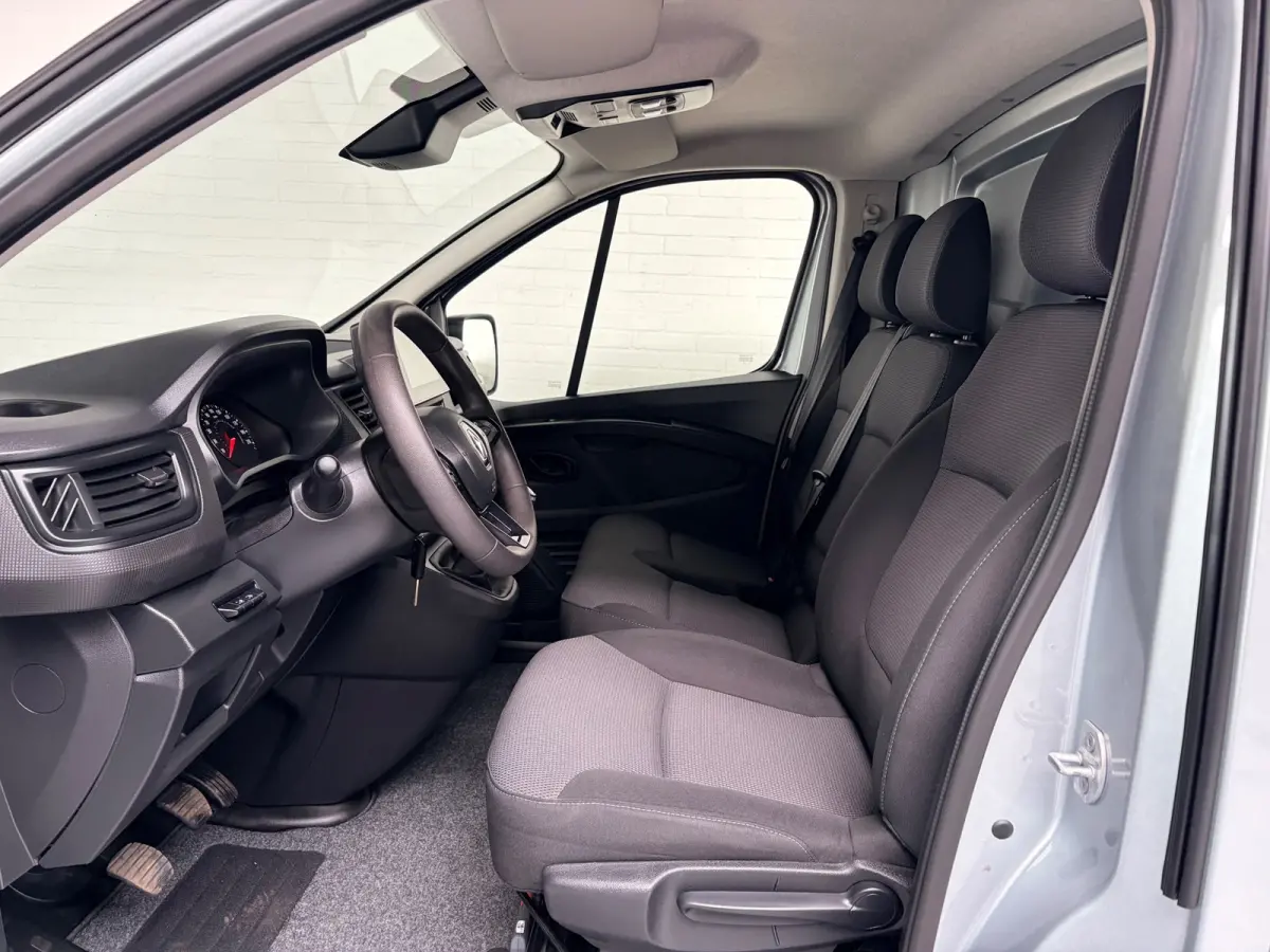 2.0 dCi 110pk euro6 T30 L2H1 Comfort 3Persoons, Airco, CruiseControl, Trekhaak, RIJKLAARPRIJS! NEDERLANDSE BUS!
