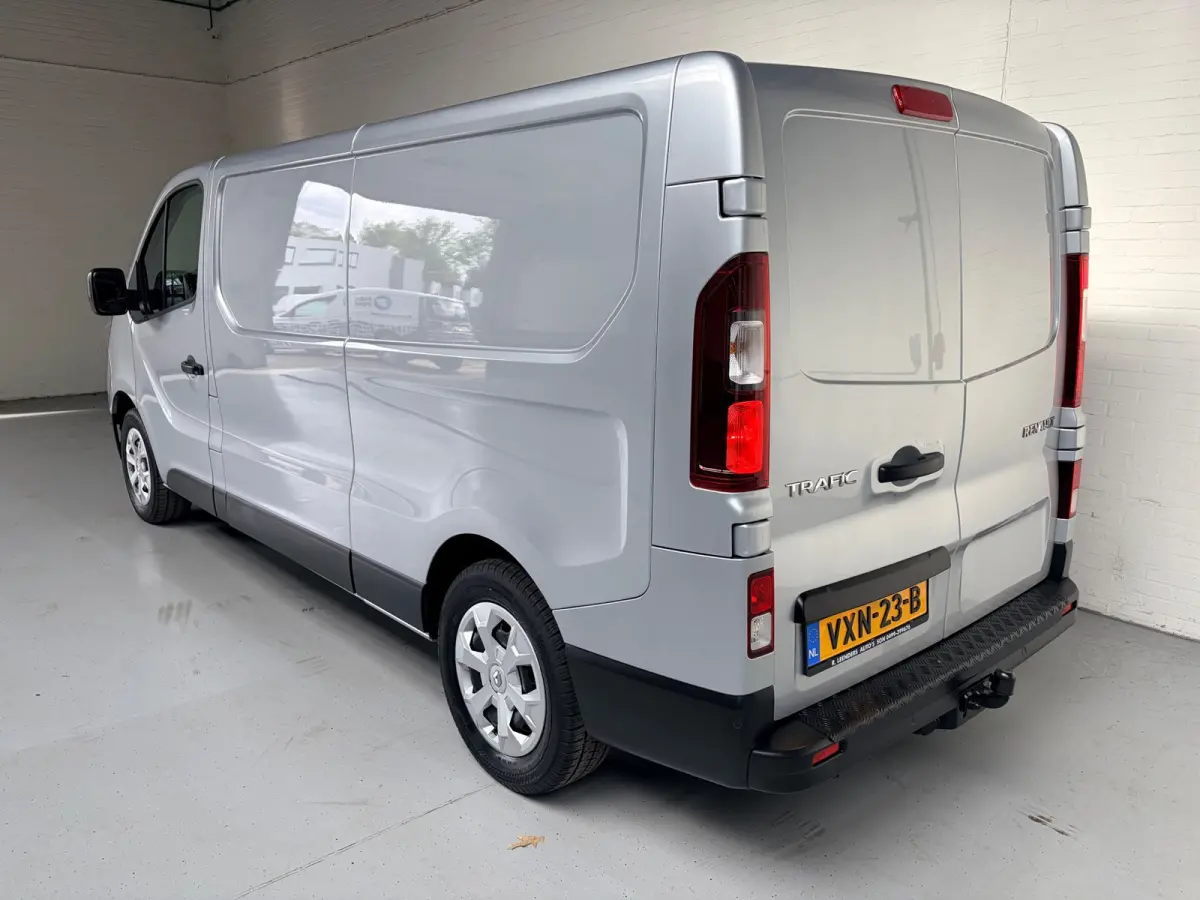 2.0 dCi 110pk euro6 T30 L2H1 Comfort 3Persoons, Airco, CruiseControl, Trekhaak, RIJKLAARPRIJS! NEDERLANDSE BUS!