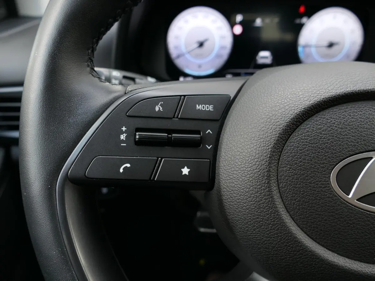 1.0 T-GDI Premium | Apple-/Android Carplay | Achteruitrijcamera | Digitaal dashboard | Stuur-/Stoelverwarming | Climate Control | Lichtmetalen velgen |