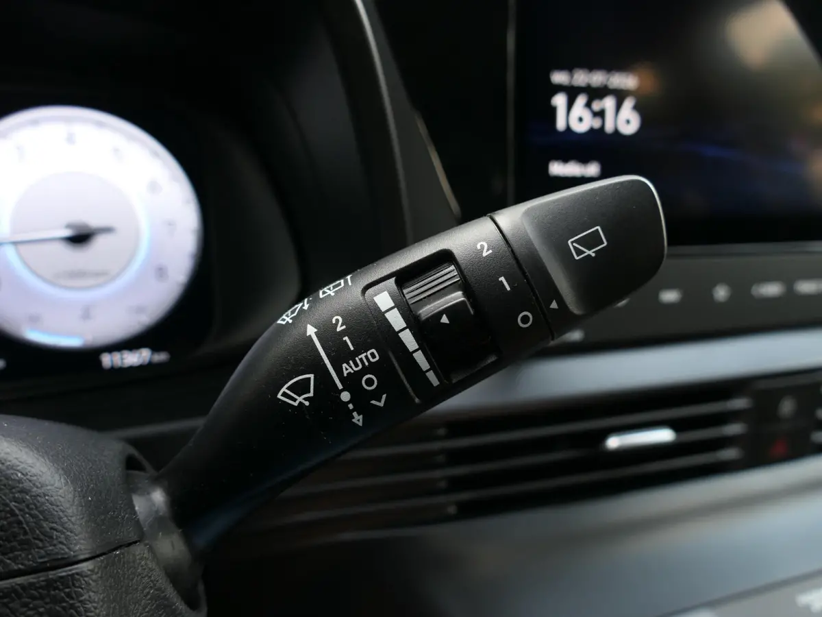 1.0 T-GDI Premium | Apple-/Android Carplay | Achteruitrijcamera | Digitaal dashboard | Stuur-/Stoelverwarming | Climate Control | Lichtmetalen velgen |