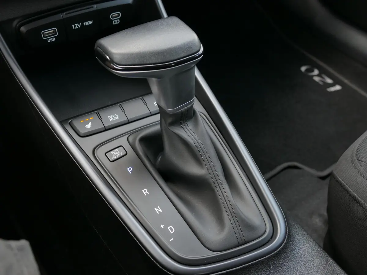 1.0 T-GDI Premium | Apple-/Android Carplay | Achteruitrijcamera | Digitaal dashboard | Stuur-/Stoelverwarming | Climate Control | Lichtmetalen velgen |